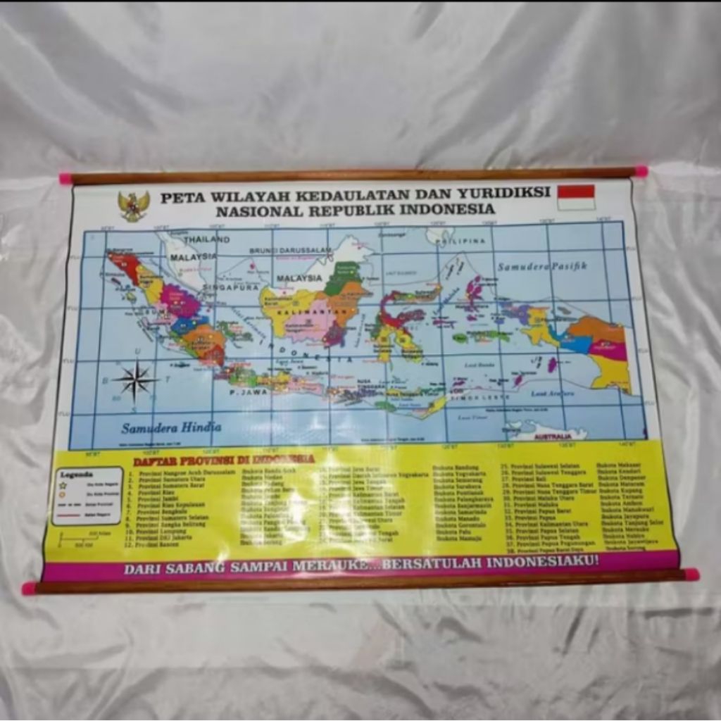 

peta indonesia dan peta dunia lain nya kualitas bagus ukuran 80x120cm