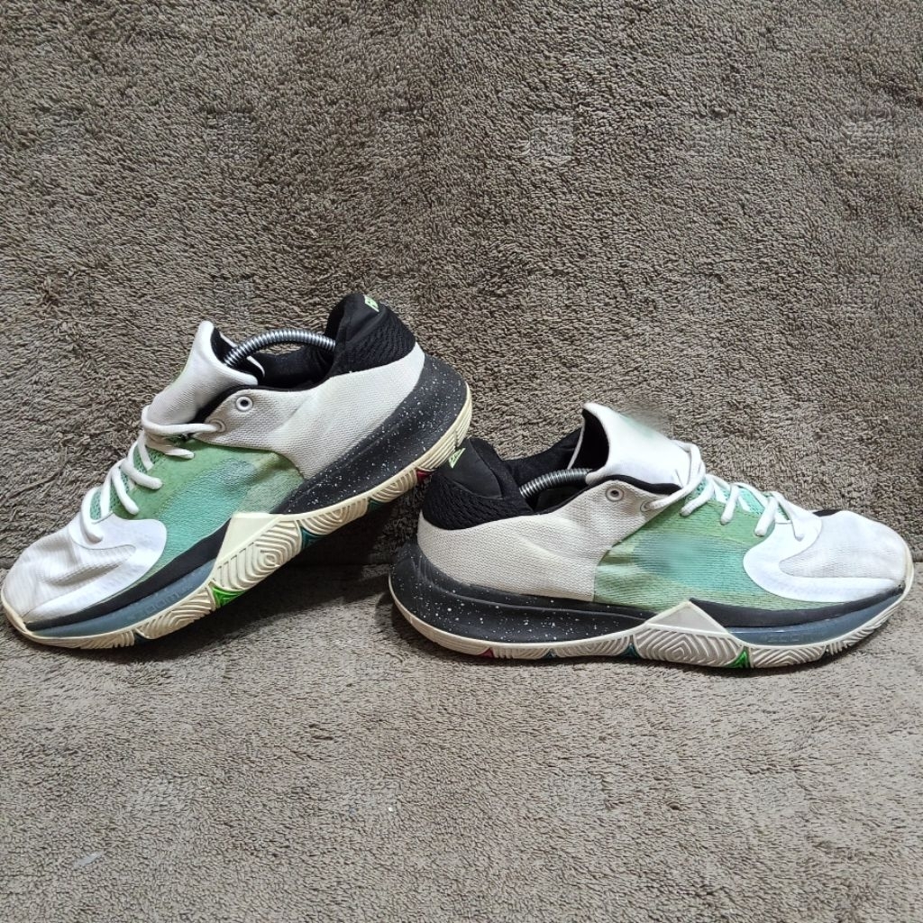 Sepatu Basket Size 45