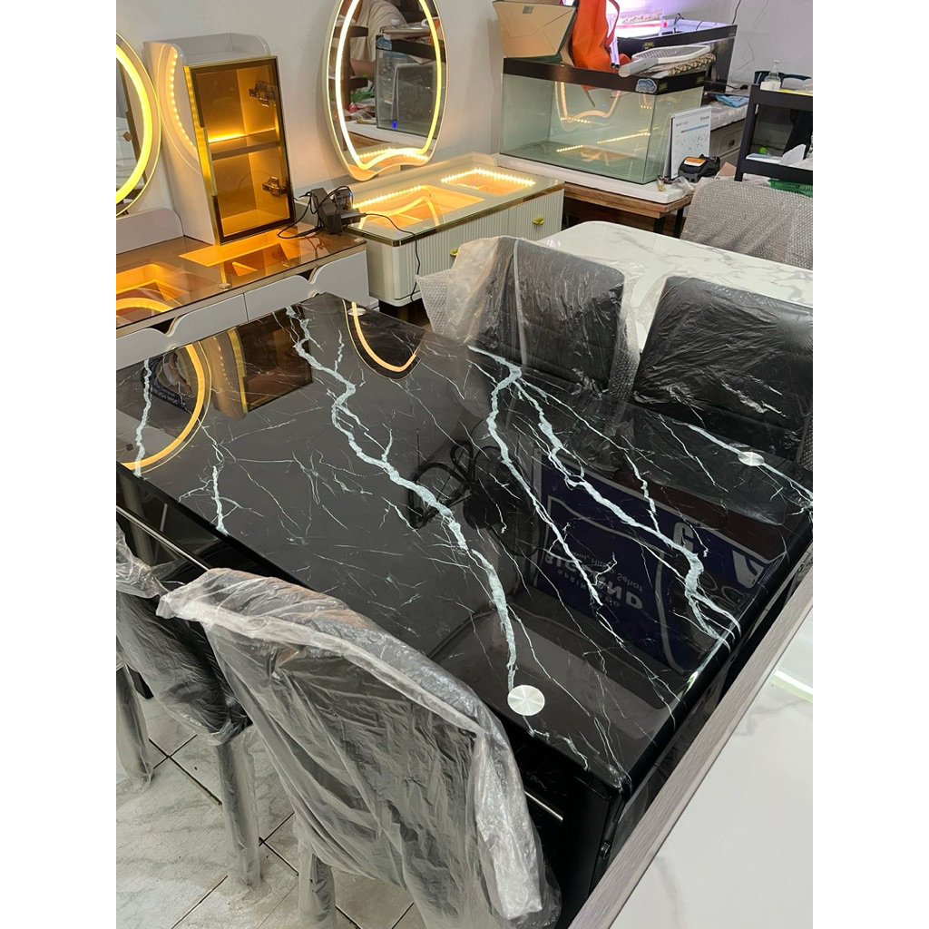 Meja Makan Kaca Tempered / Meja Makan Import / Meja Makan Besi / Meja Makan Minimalis