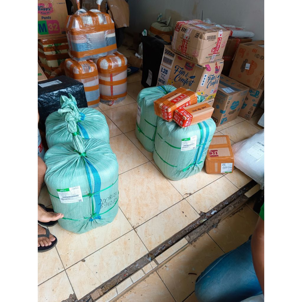 

GROSIR MADU MULTIFLORA ASLI CURAH 50KG FREE 500gr MADU HUTAN