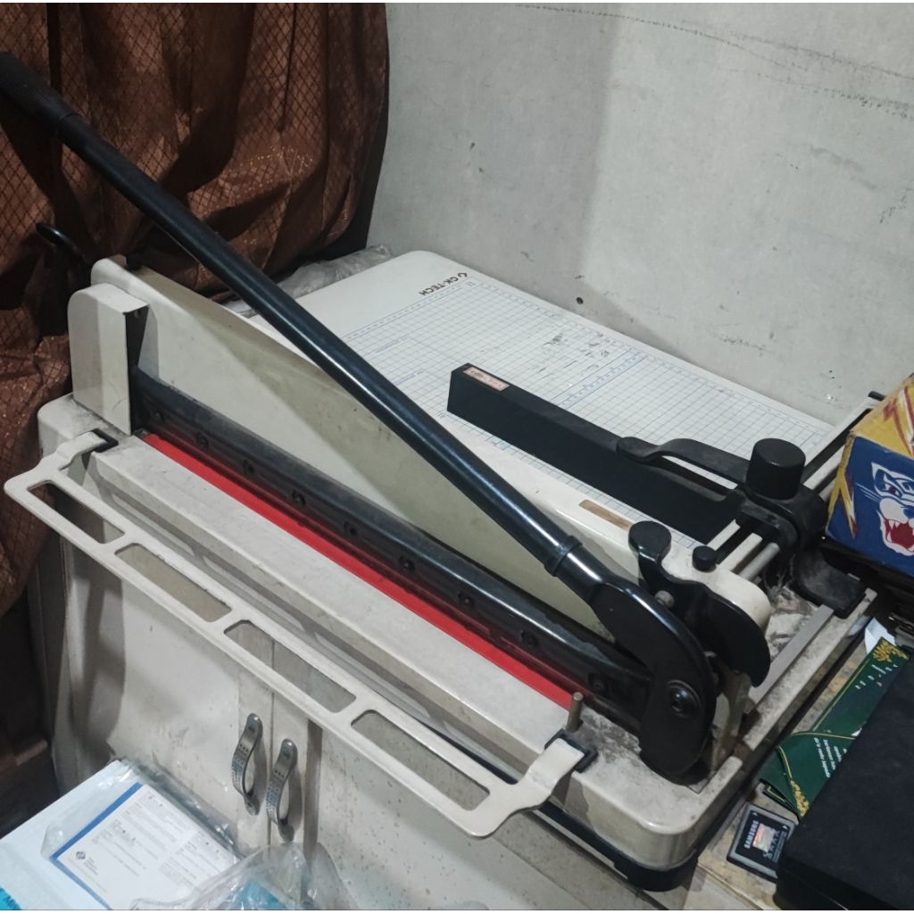

Mesin Potong Kertas 858 GK-Tech a3