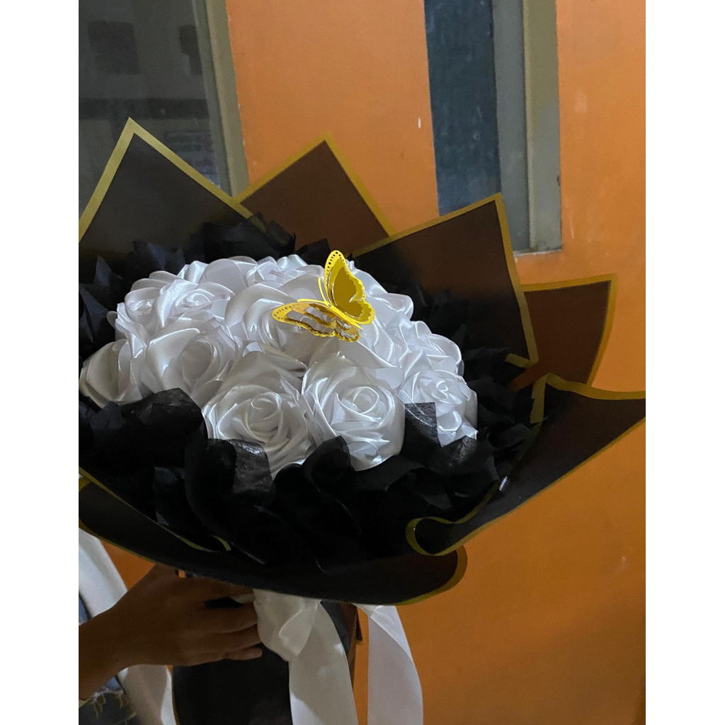 

buket pita satin putih by flower.nusantara