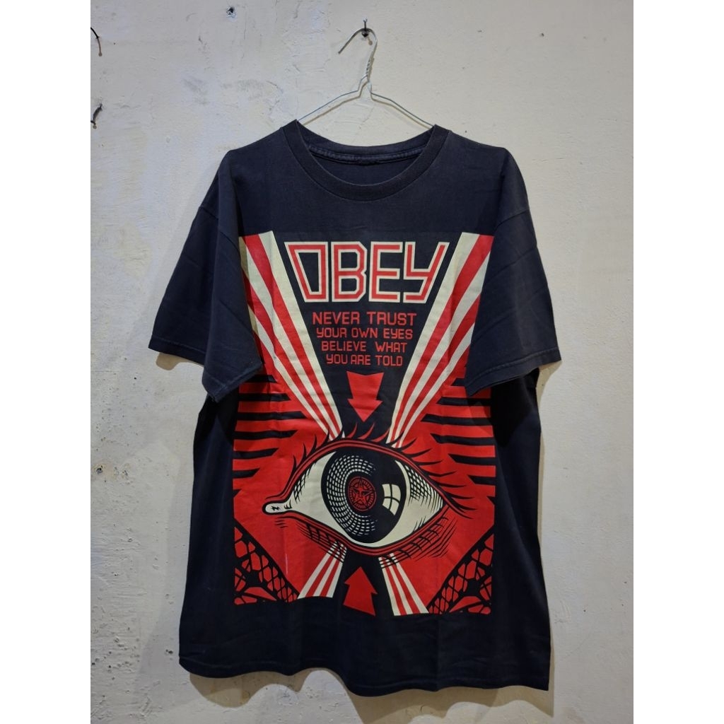 Kaos Obey " Never Trust Your Own Eyes" Second Original