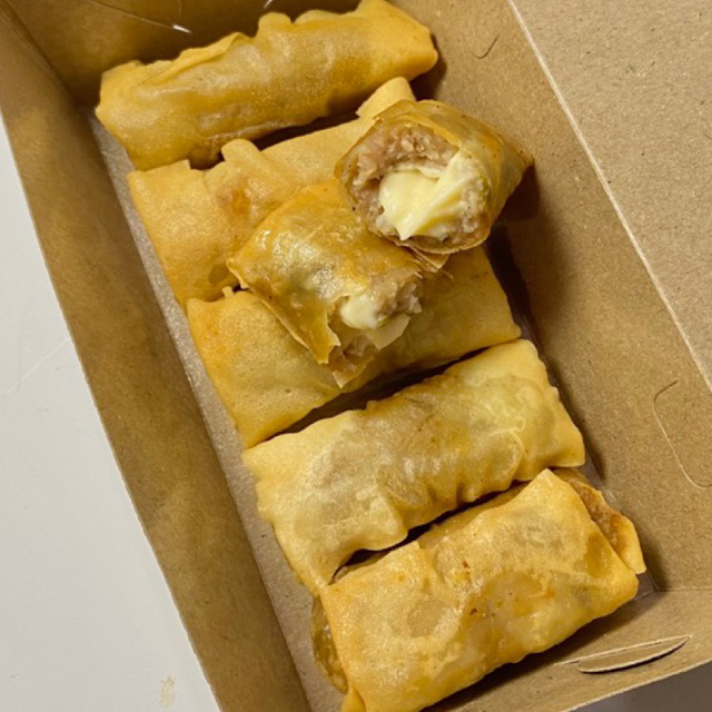 

lumpia ayam goreng isi keju lumer halal free chili oil