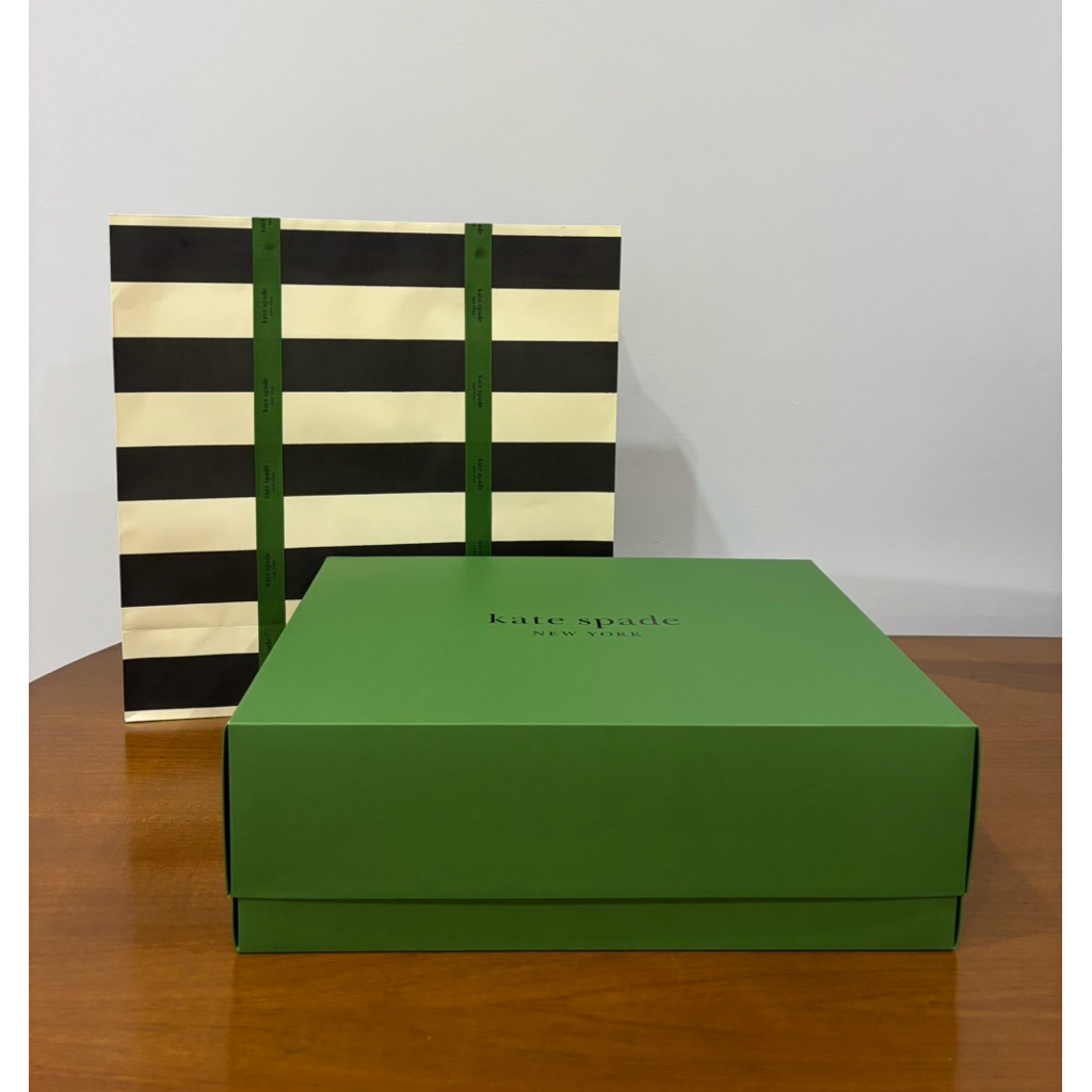 

PaperBag dan Box Kate Spade