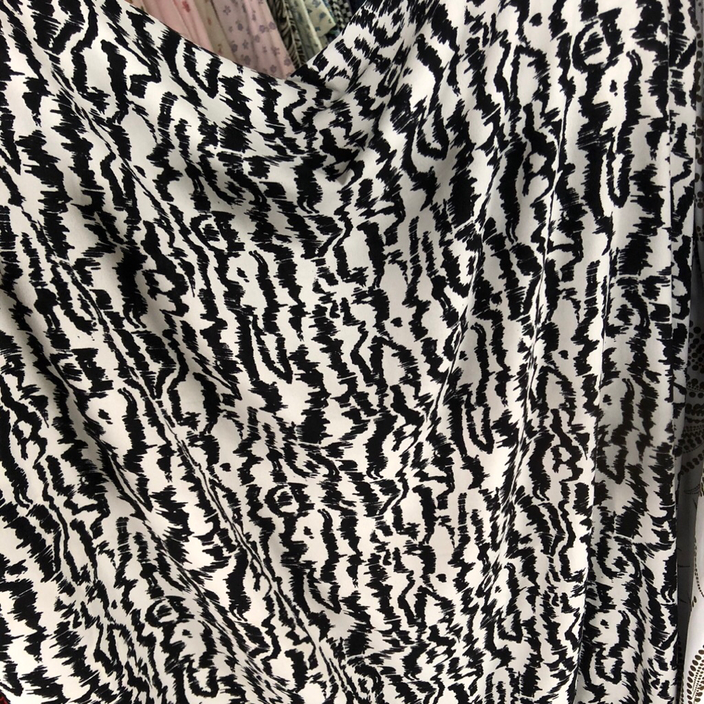 kain satin silk motif abstrak - kain silk motif impor - kain silk motif premium dtc