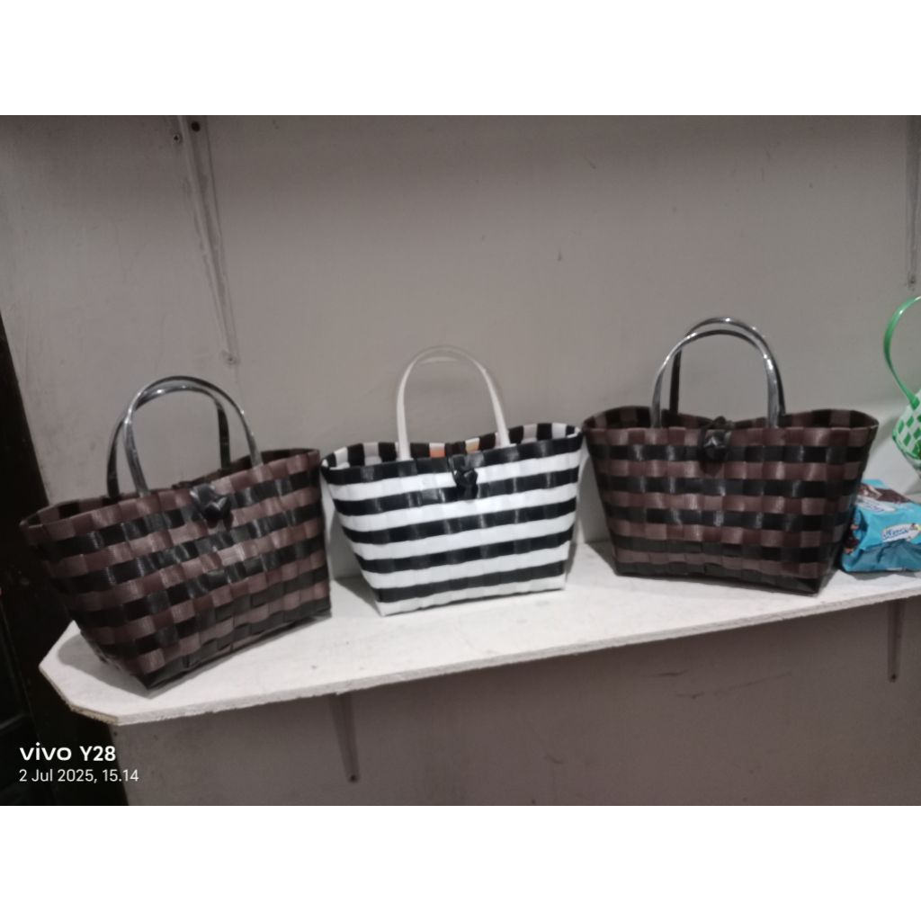 

Tas souvenir / tas asul-asul / Tas wadah hampers / tas anyaman ukuran 18*10*15 cm