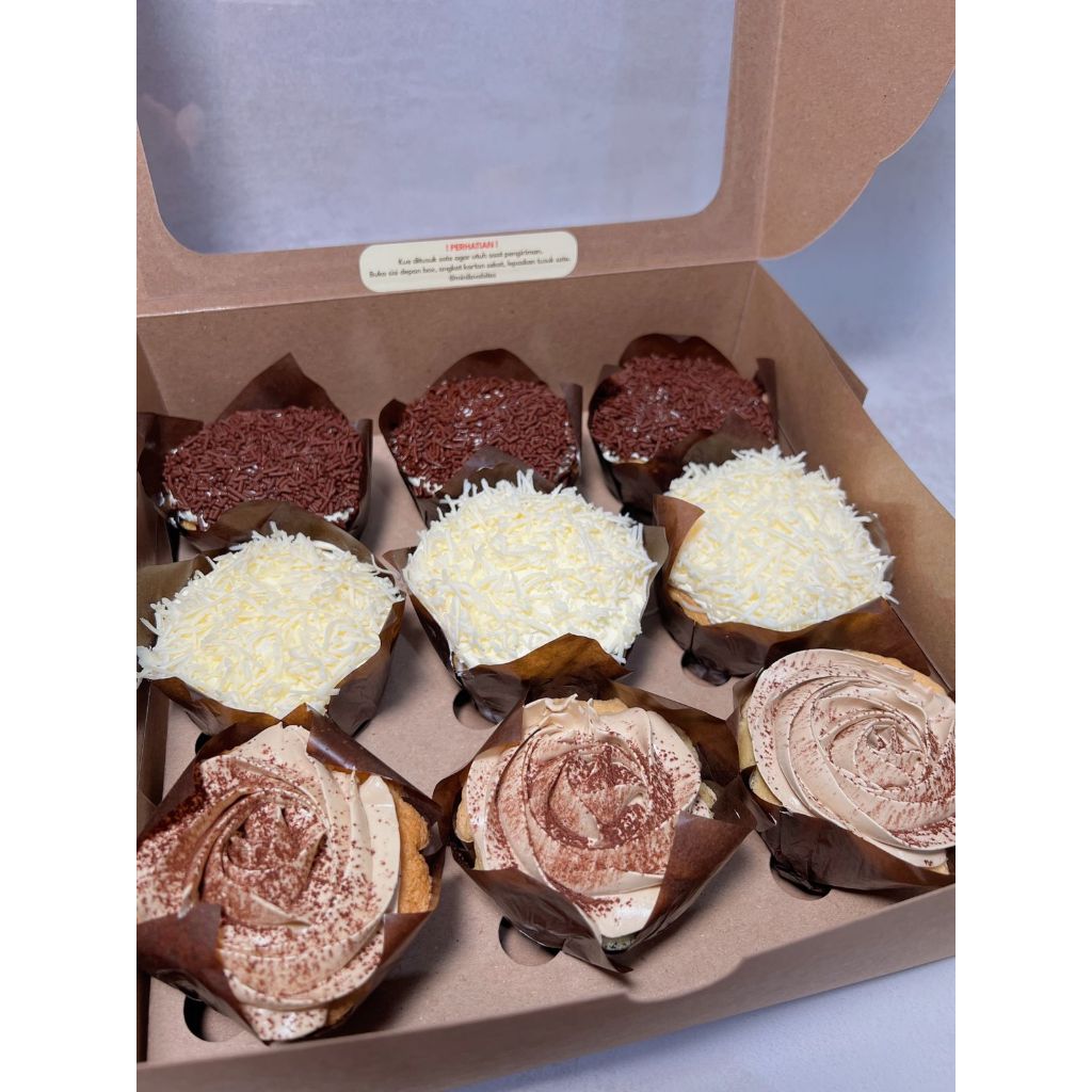 

Minilovebites - Kue Bolu ( Box of 9 )