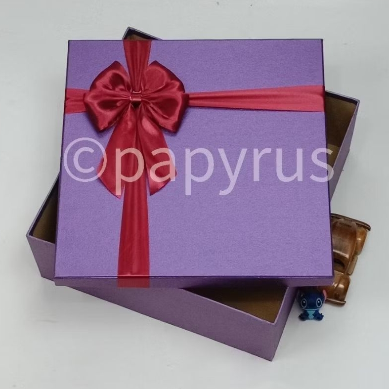

PAPYRUS 35x35 Tinggi 15cm Kotak Kado Gift Box V1