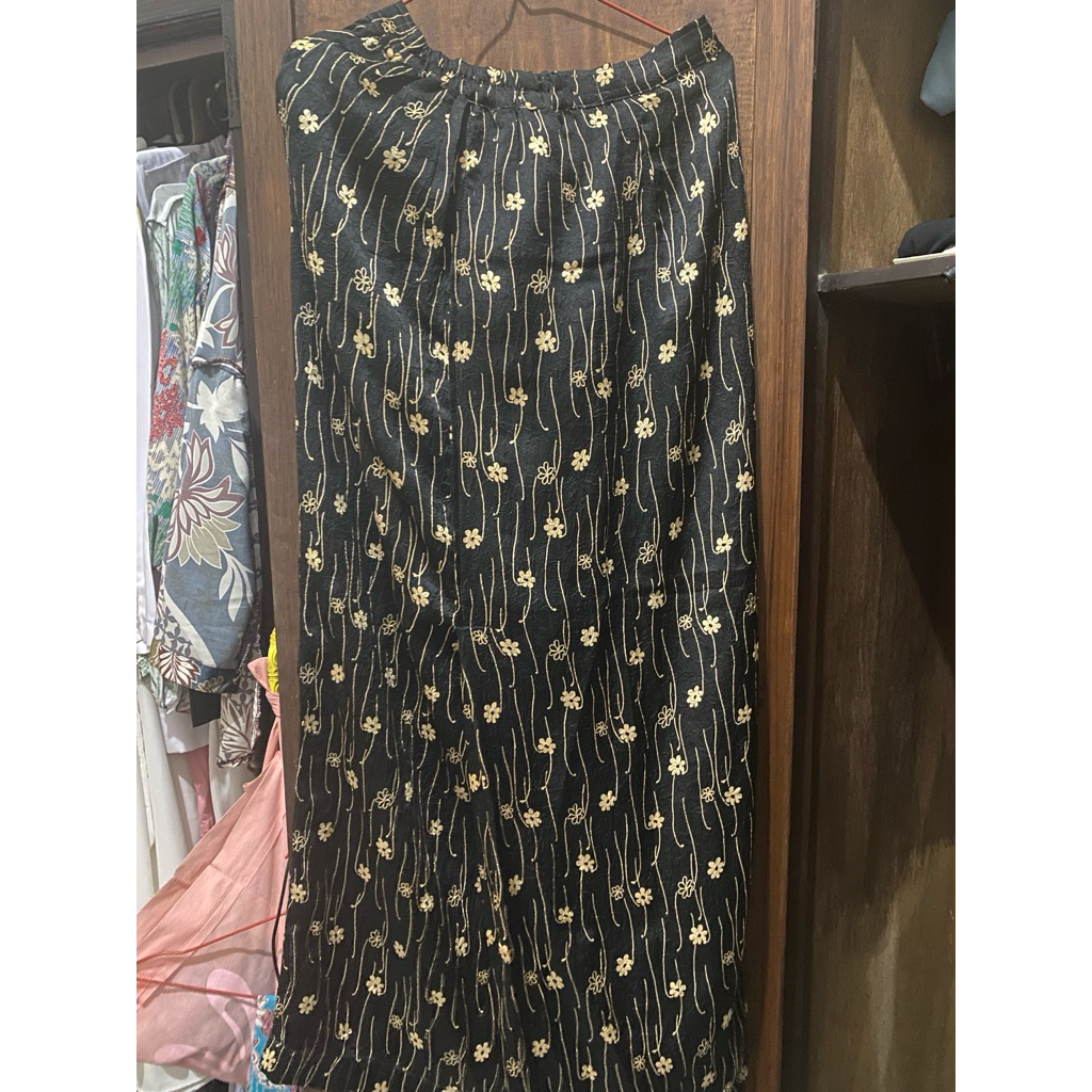 PRELOVED ROK BATIK HITAM | ROK GURU BATIK | ROK BATIK WANITA