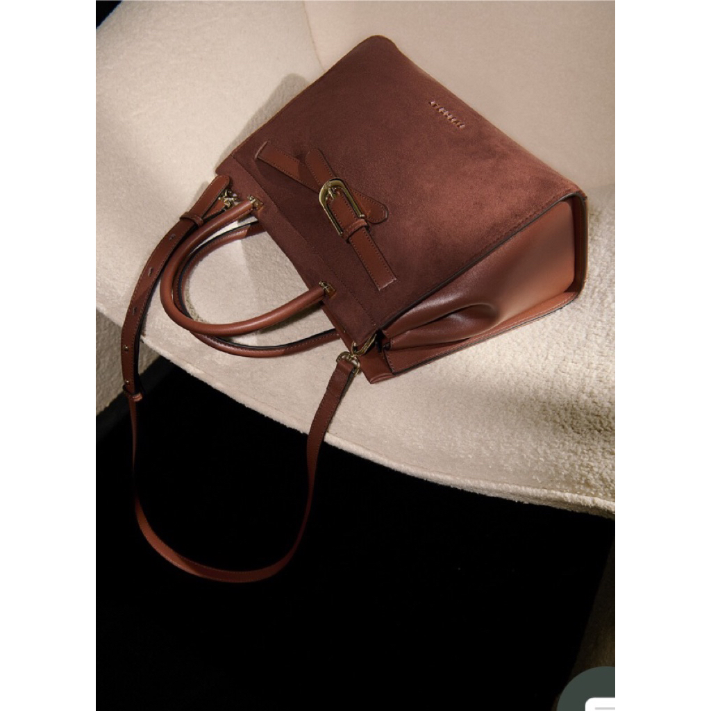 EVERBEST CHAREN, KEITA TAS SELEMPANG