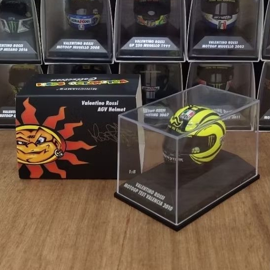 Minichamps Valentino Rossi 1/8 helmet MotoGP Test Valencia 2010.