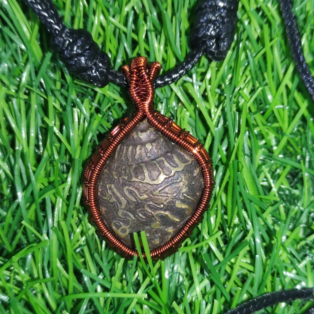 Kalung liontin etnik keong Buntet kuning sari.