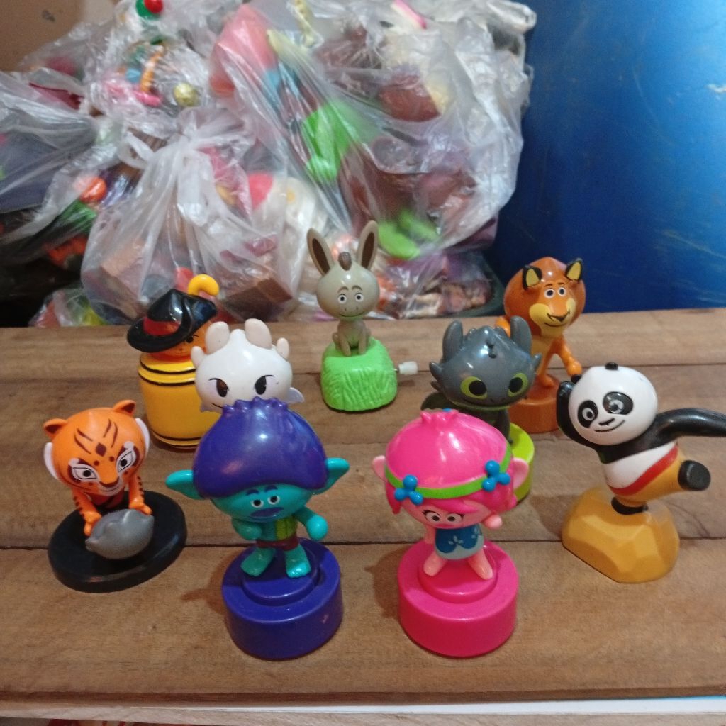 chaki meal kfc toys dwa dream works trolls kungfu panda dragon shreek