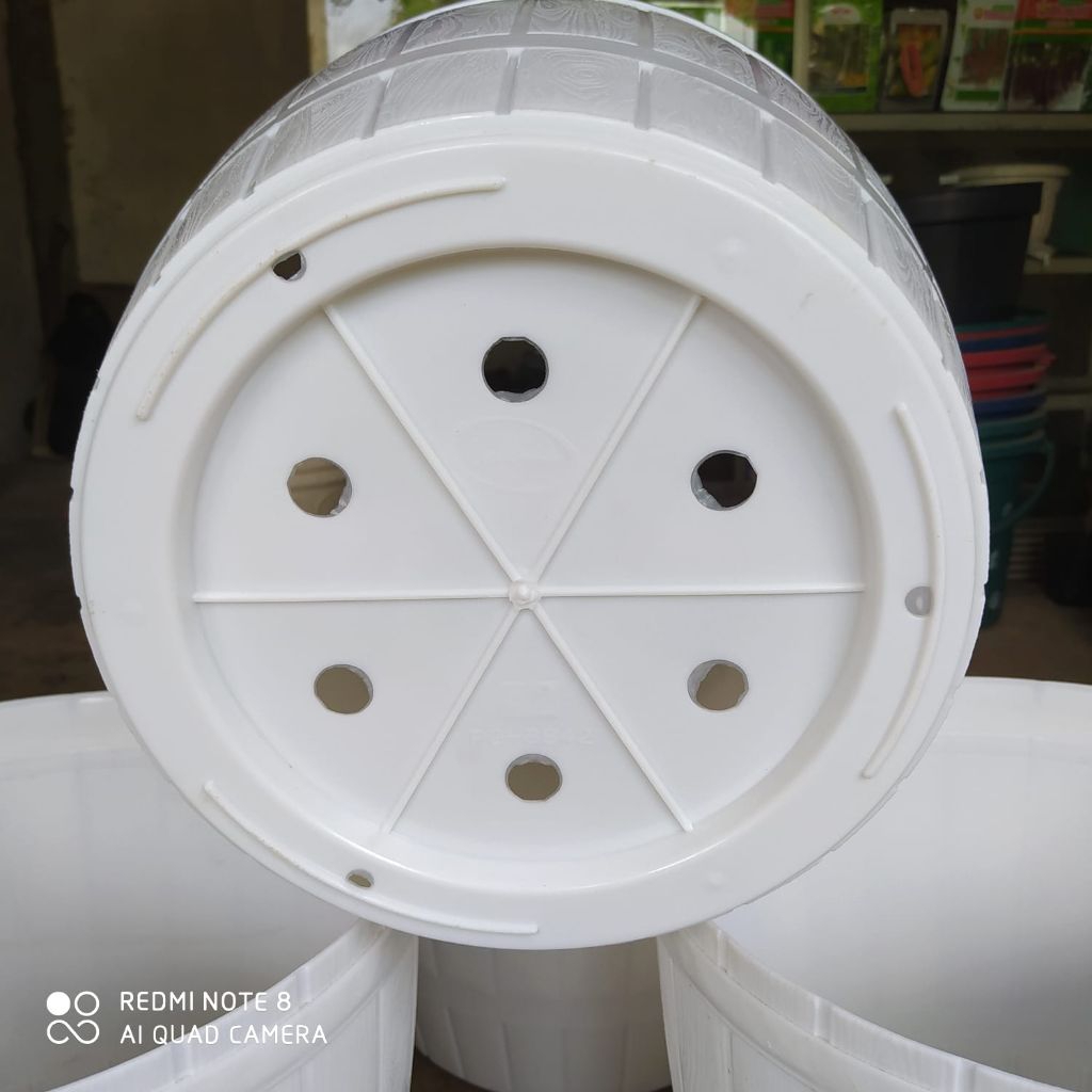 POT PLASTIK UKURAN BESAR GENTONG LOVENIA 42