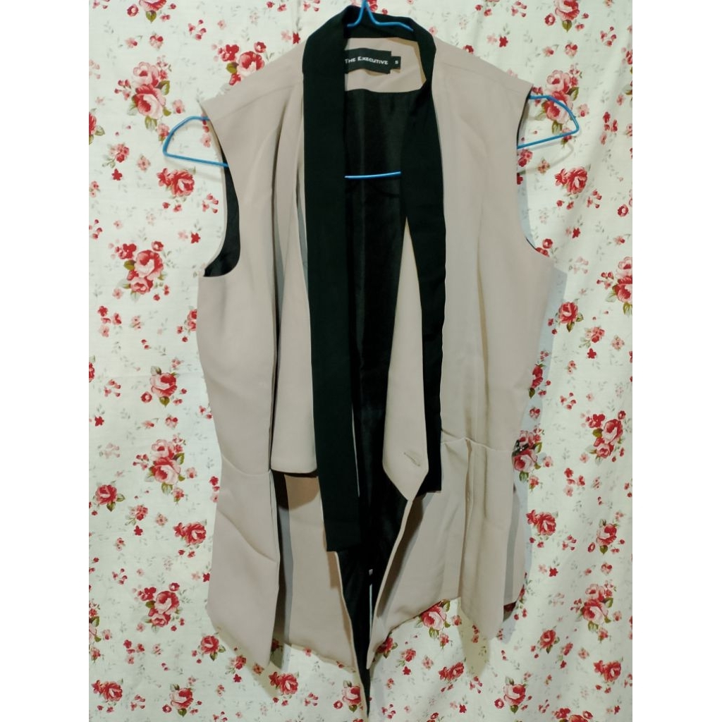 Blouse wanita merk the executive