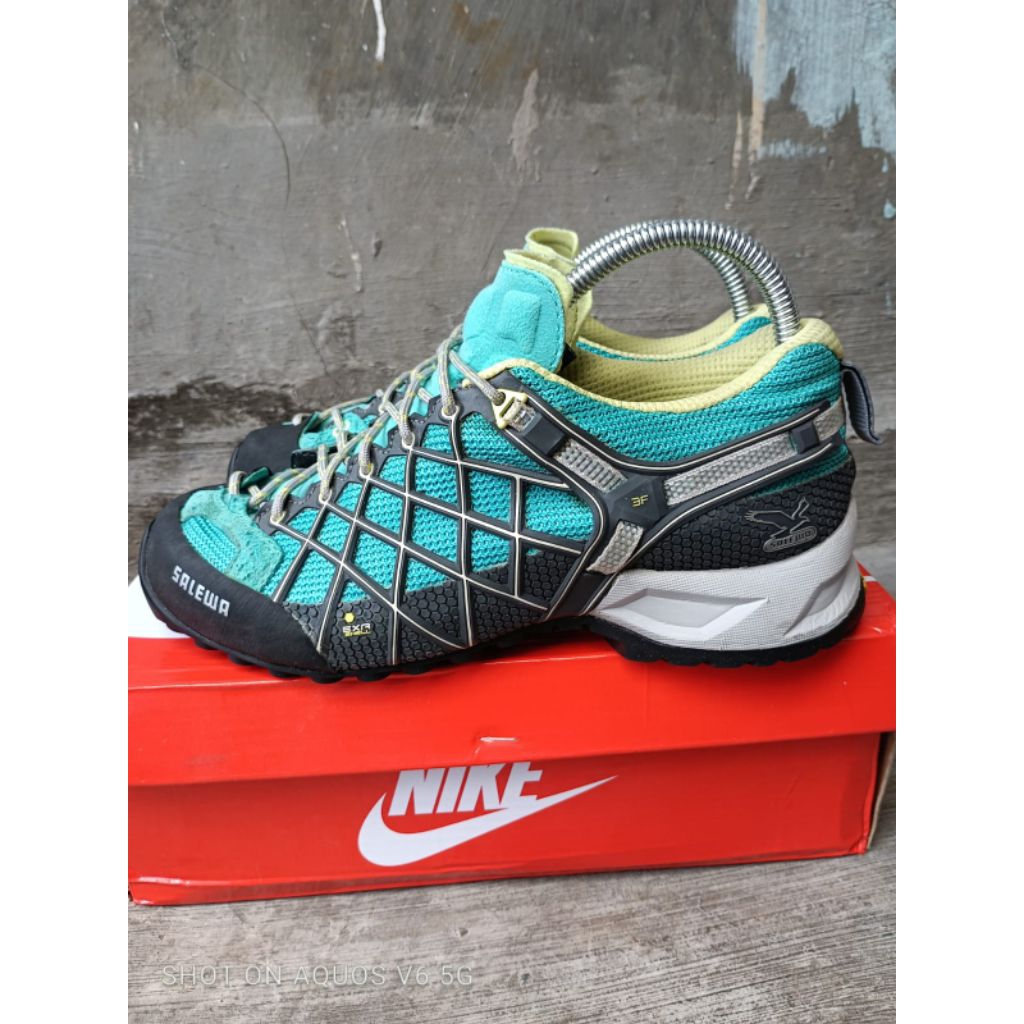 Sepatu outdoor salewa vibram original like new