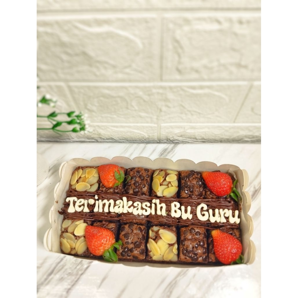 

Brownies Ultah | Kue ulang tahun | isi 18 pcs