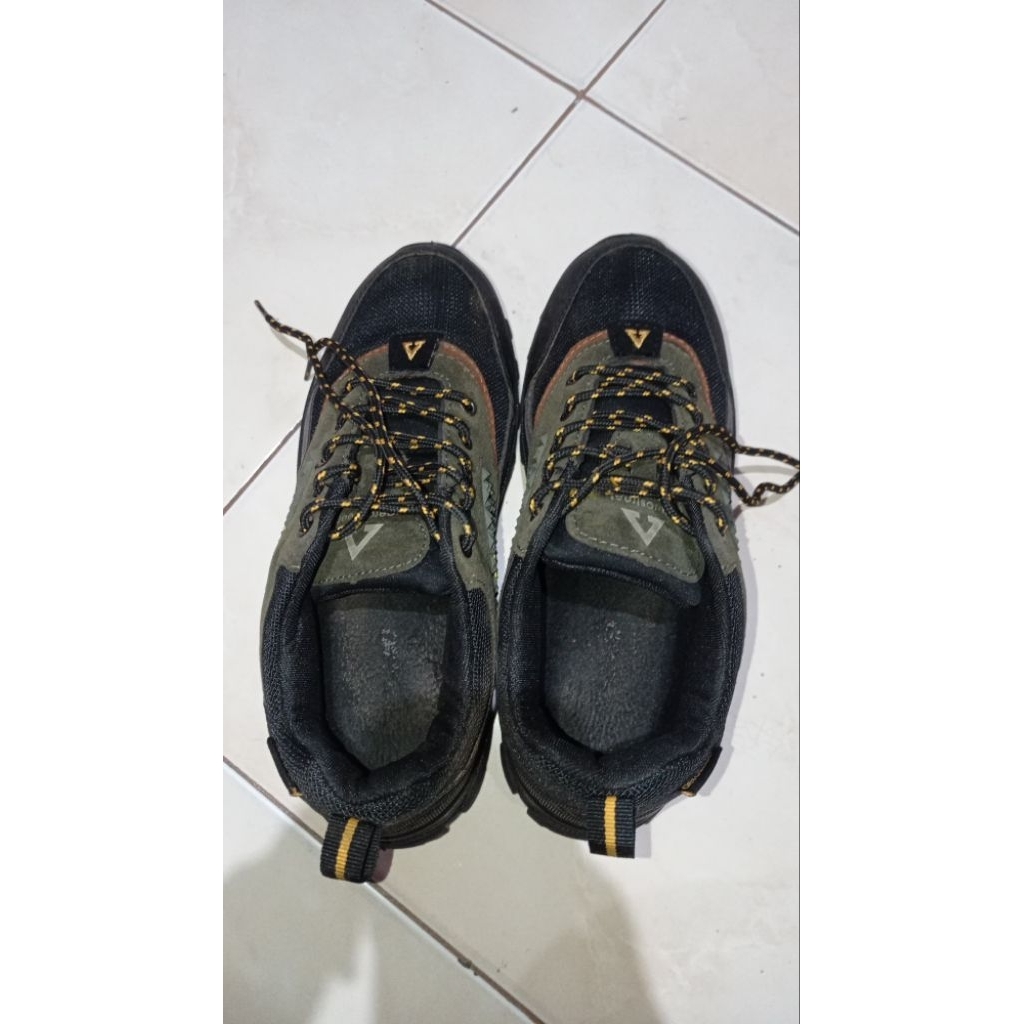Sepatu Gunung Second Aerostreet