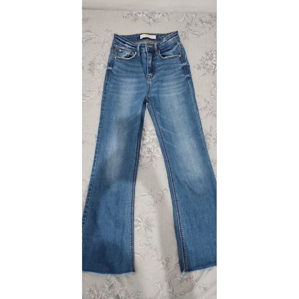 STRADIVARIUS FLARE JEANS