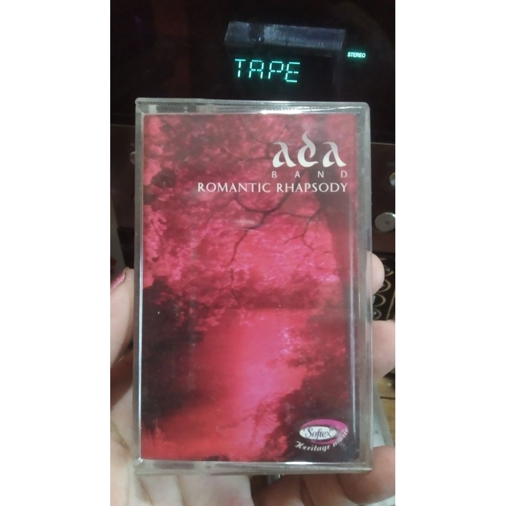 kaset pita ada band-romantic rhapsody
