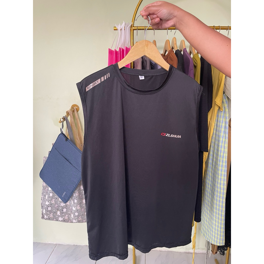 Thrift Baju Olahraga Pria Tanpa Lengan Hitam