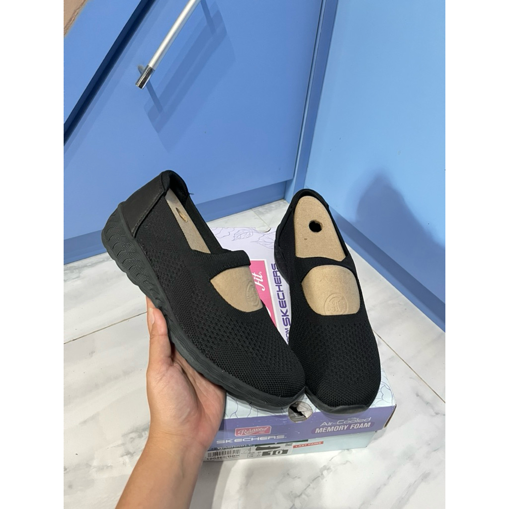 Sepatu Skechers women full black/ hitam full slip on relaxed fit air cooled memory foam ukuran 40 sa
