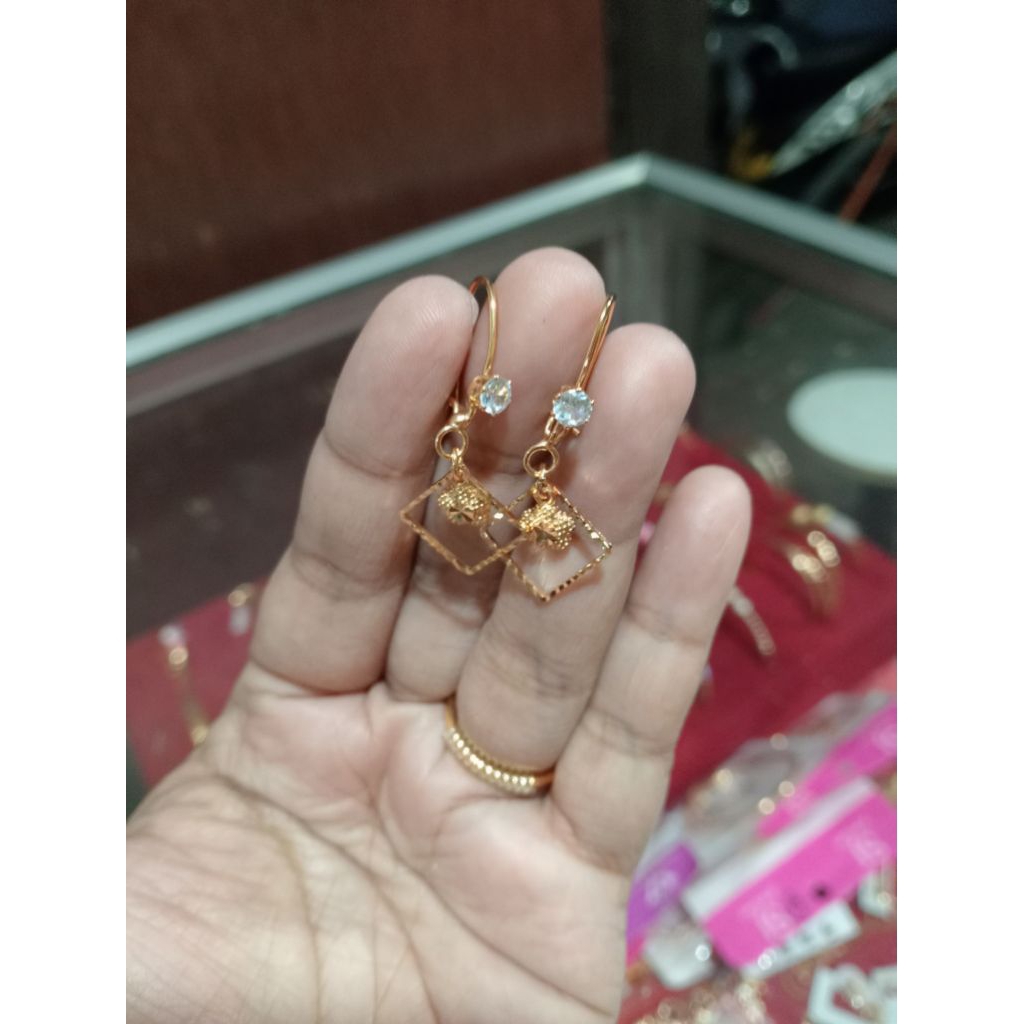 anting gantung permata putih