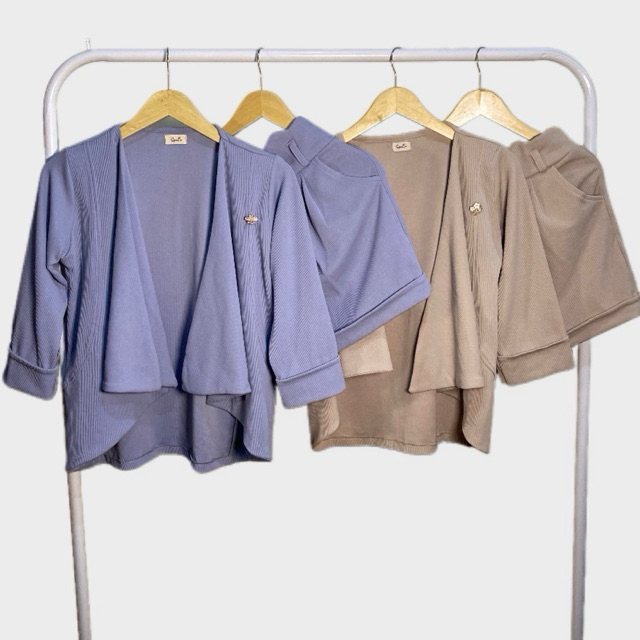 Set Outer & Celana Pendek Knit Wanita – Cardigan Lengan 3/4 & Celana Pendek Casual Bahan Adem