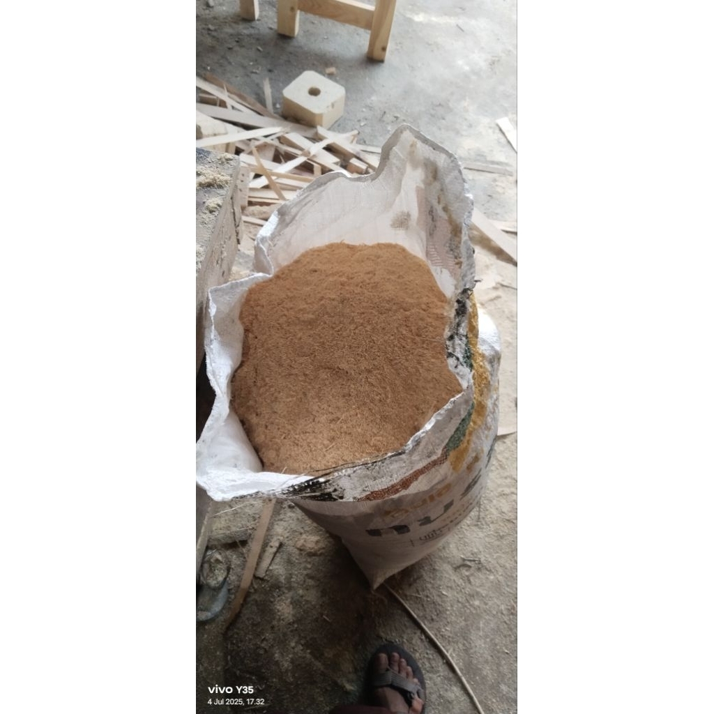 satu karung serbuk kayu halus jati belanda