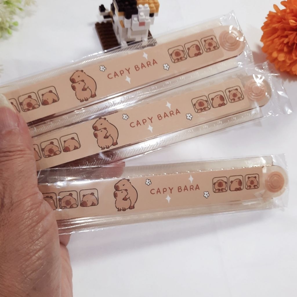 

LYNS - PENGGARIS LIPAT / PENGGARIS PLASTIK / PENGGARIS KARAKTER CAPYBARA