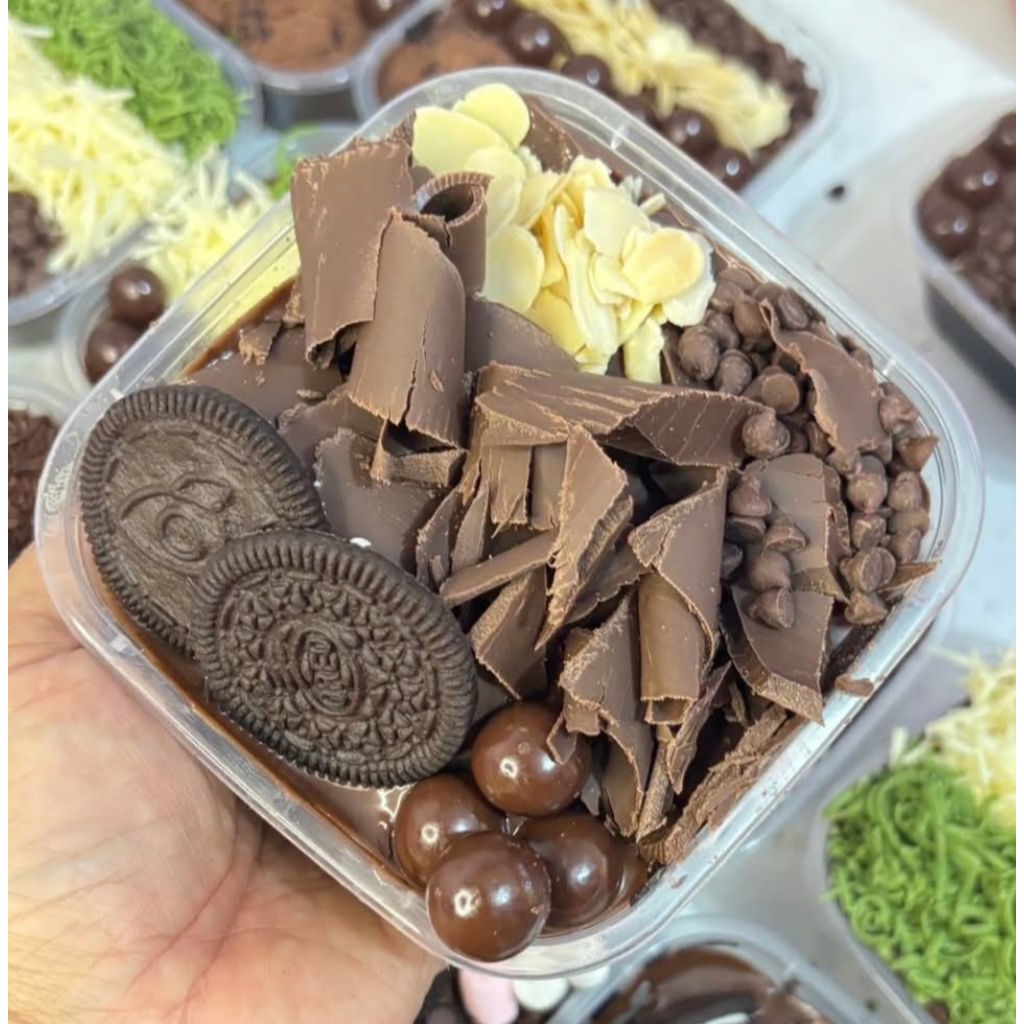 

Brownis Kukus Hitam Coklat Lumer Hampers Bronis