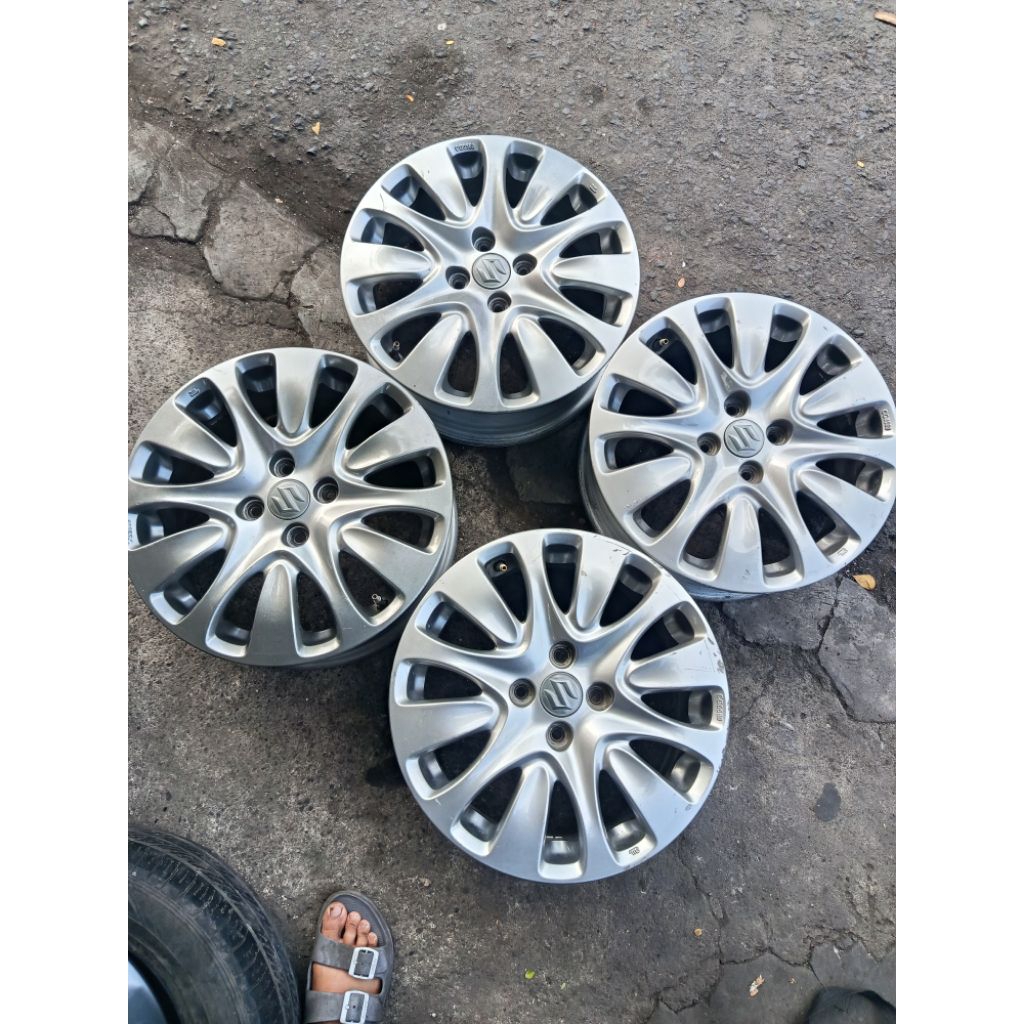 Velg Mobil OEM Suzuki Baleno Hatchback R16 Pcd 4x100