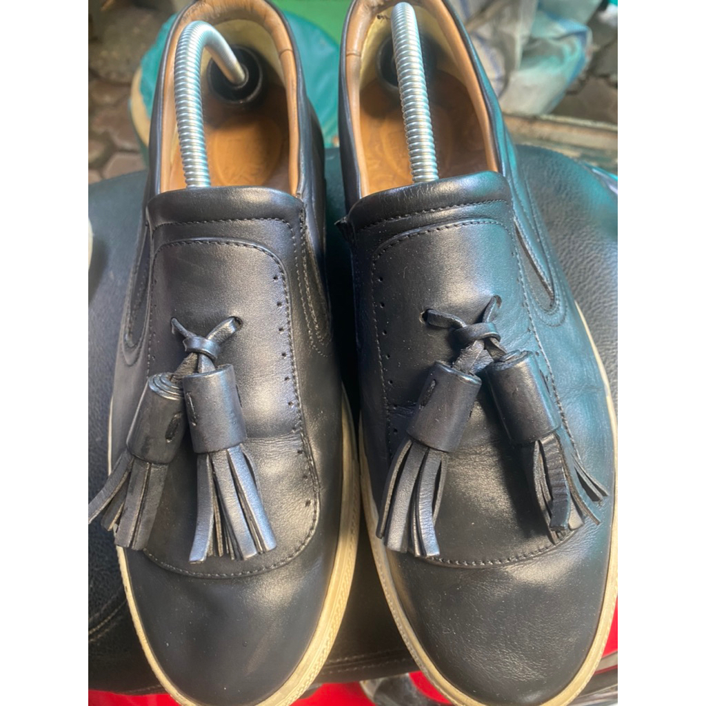 Salvatore Ferragamo Lucca Tassel Shoes for Men size 43