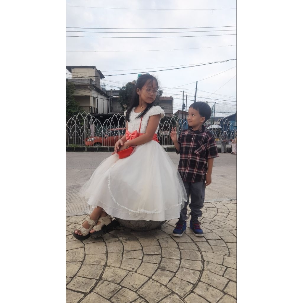 gaun anak putih preloved