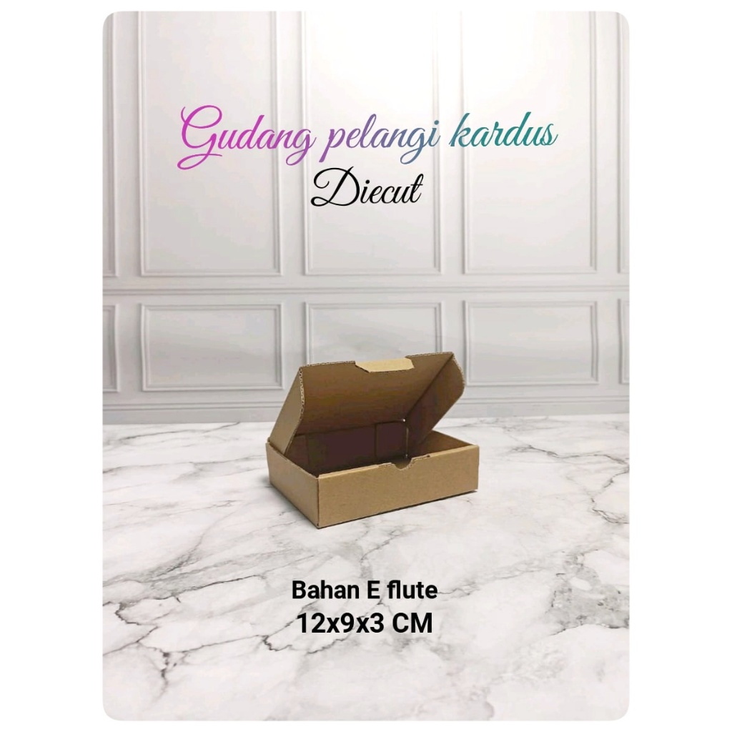 

kardus karton box Uk. 12x9x3 cm...model die cut/pizza