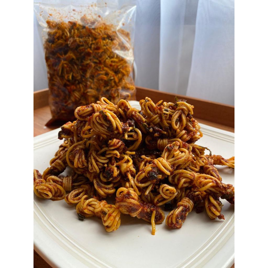 

Mie Gulung/ Mie Uwel Pedas /milung pedas daun jeruk 250gram 500gram