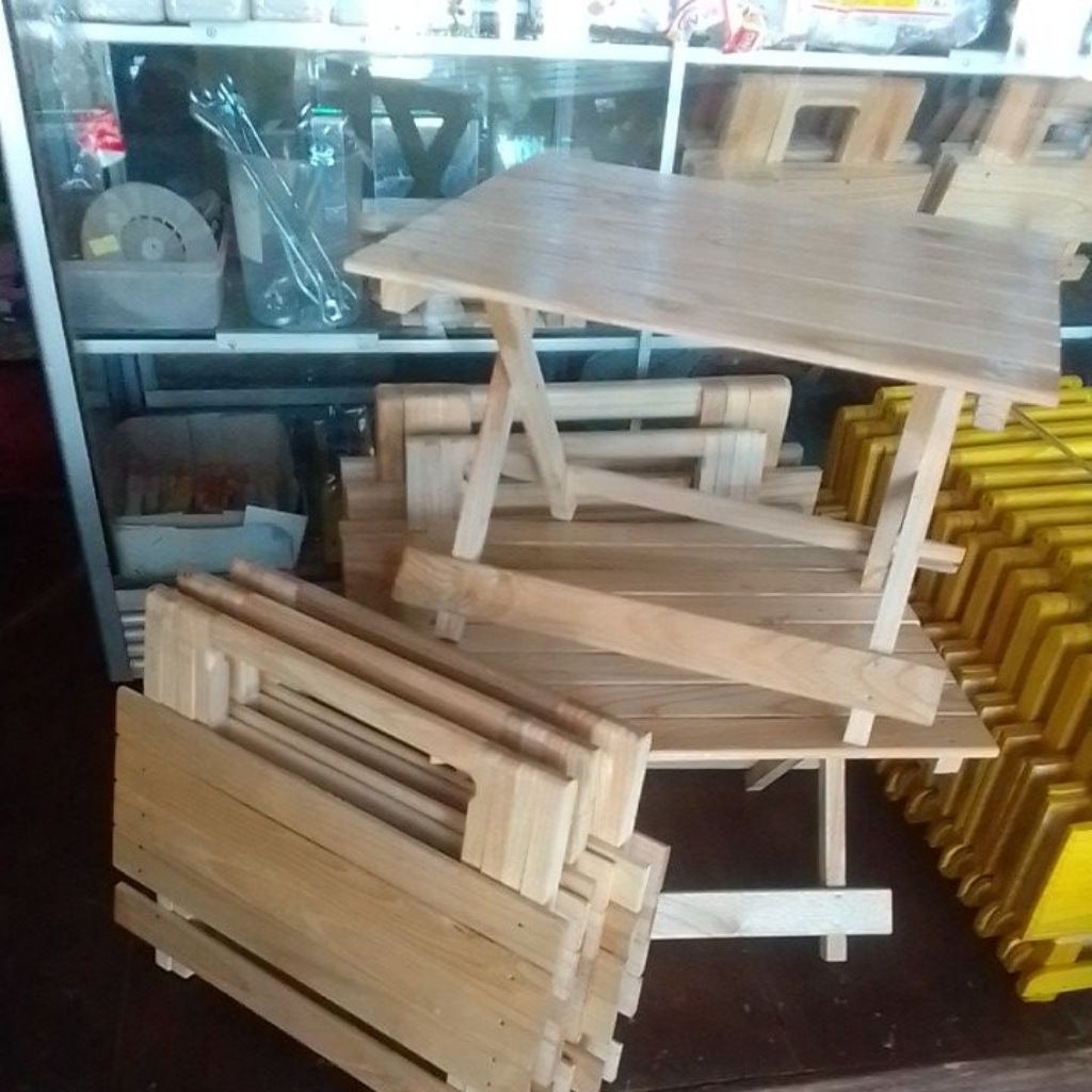 

Meja lipat ringan / rehal belajar ukuran 35cm×29 cm