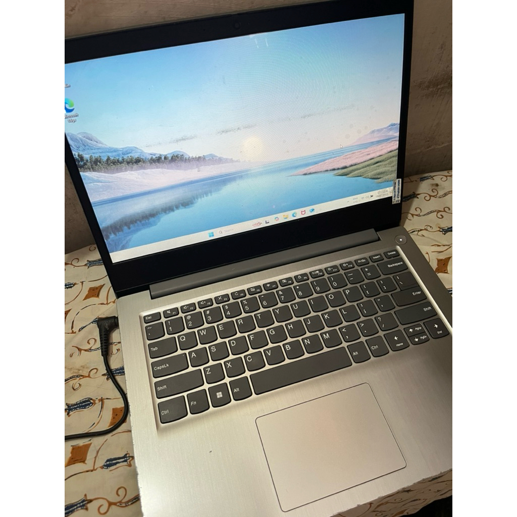 READY LAPTOP I SECOND I PRELOVED I Laptop Lenovo Ideapad Slim 3 14IML05 Core i3-10110U Ram-4GB SSD-2