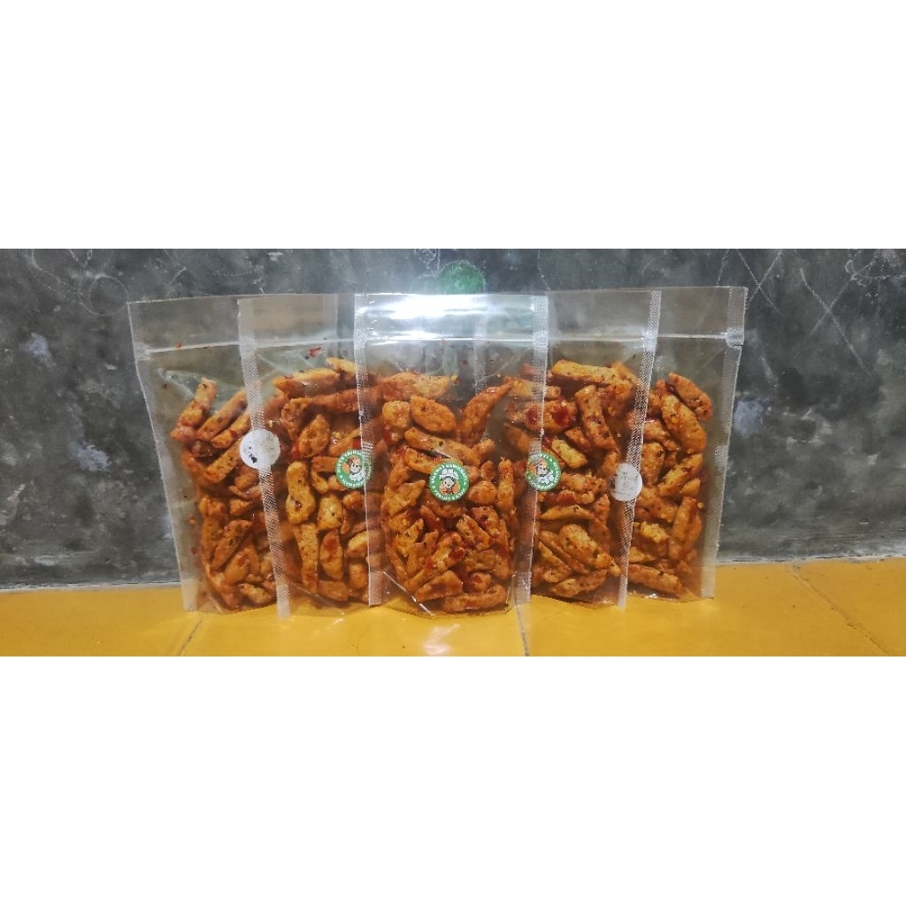 

Basreng pedas daun jeruk / baso goreng pedas daun jeruk