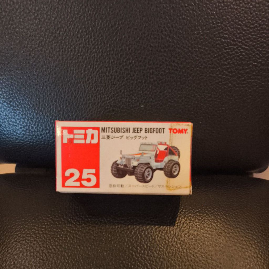 Tomy Merah Tomica Reguler no 25 Mitsubishi Jeep Bigfoot Silver China