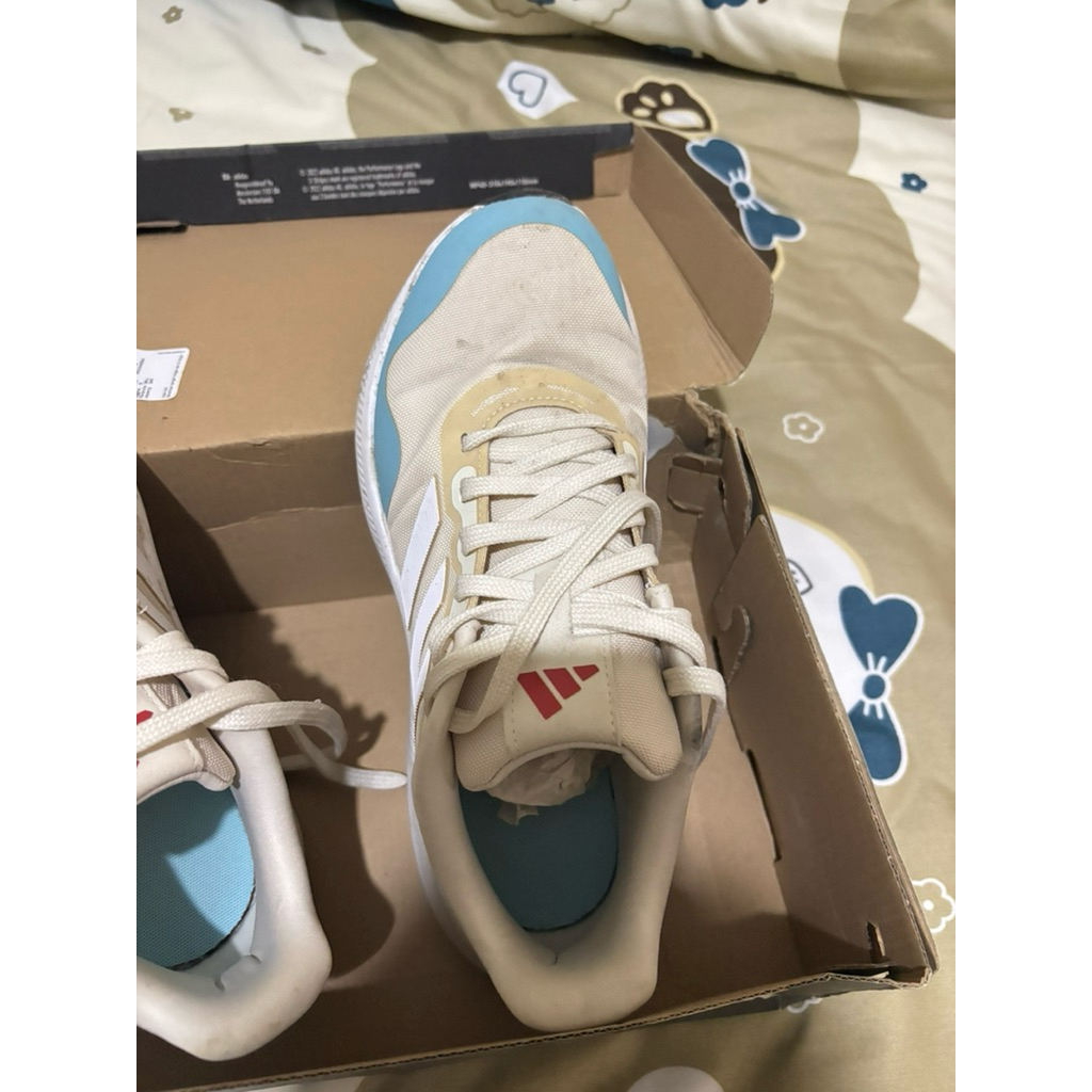 NETT size 39 - preloved sepatu lari adi.das running shoes cream white blue sneakers women pria outdo