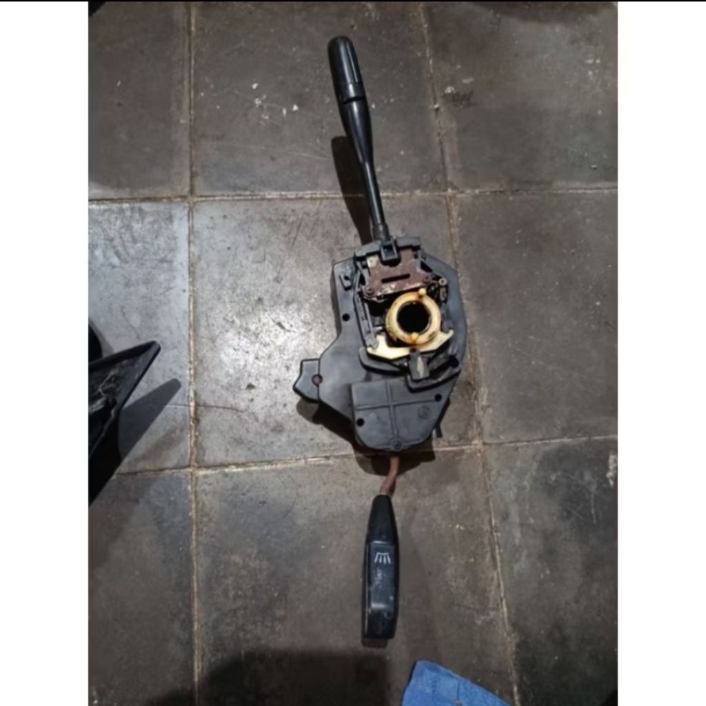 Sakelar Sein Mazda E2000