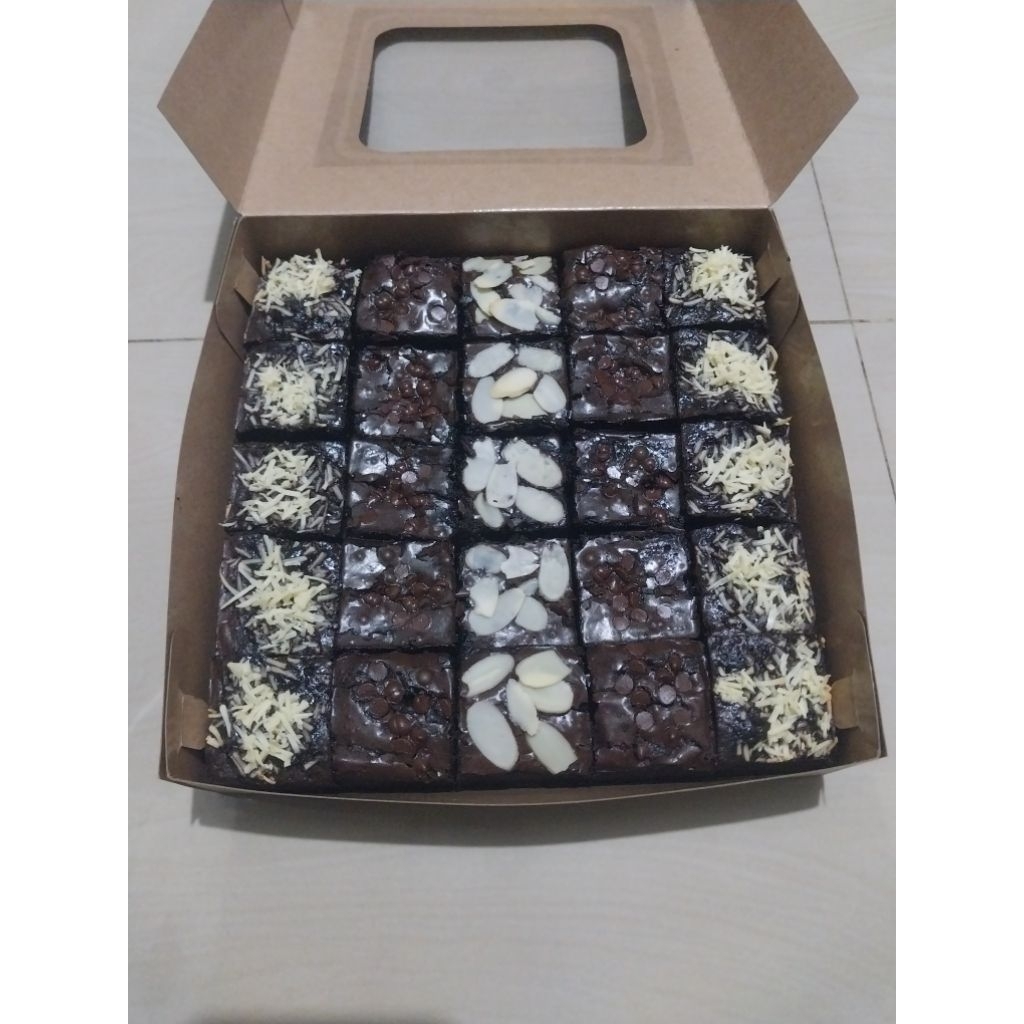 

Fudgy Brownies Personal Size 22×10 dan 20×20