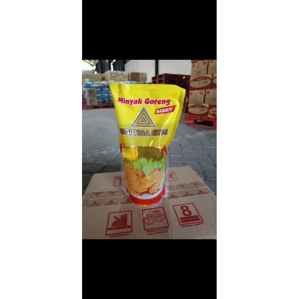 

Minyak goreng segitiga emas 1liter
