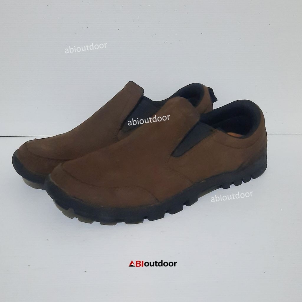 SEPATU CASUAL SLIP-ON COLUMBIA