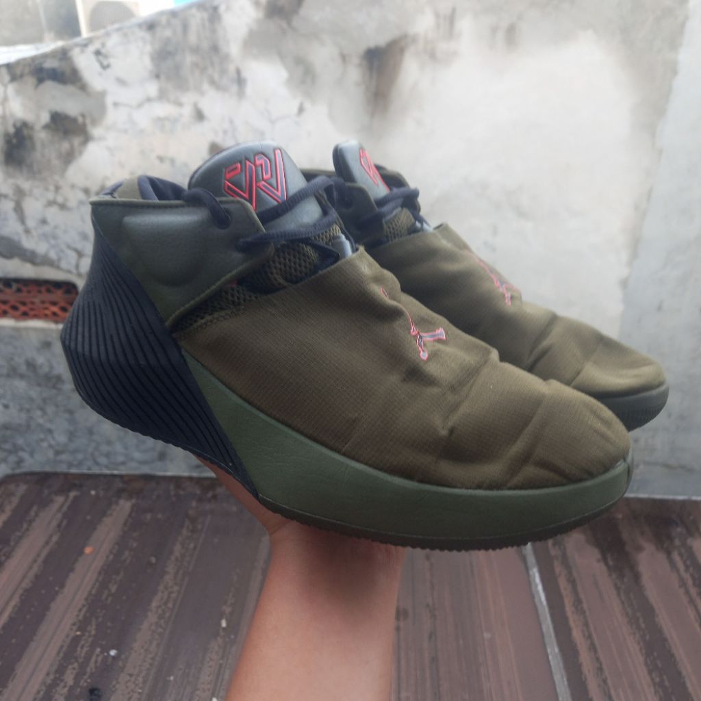Sepatu Basket Why Not Zero 1 Army