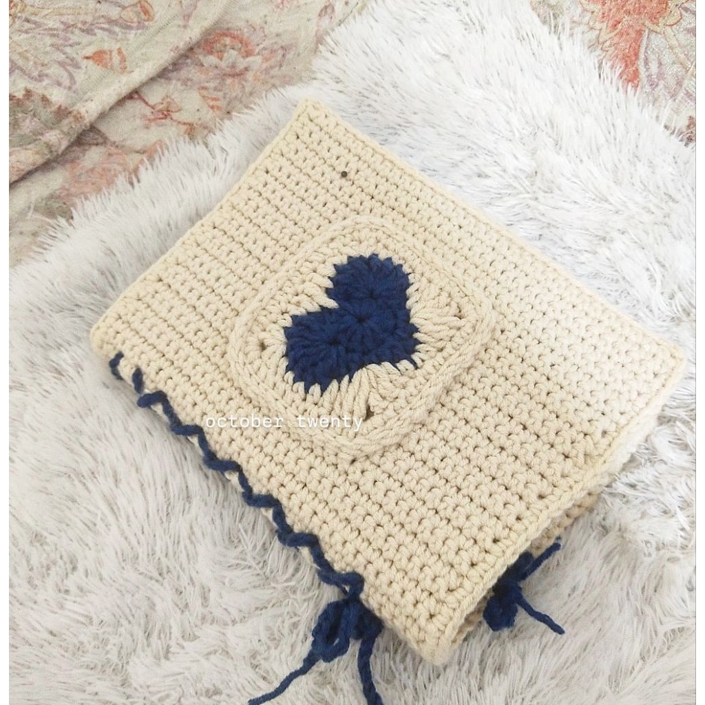 

Sampul Buku l Cover Book l Sampul al-Quran l cover Quran Rajutan Handmade