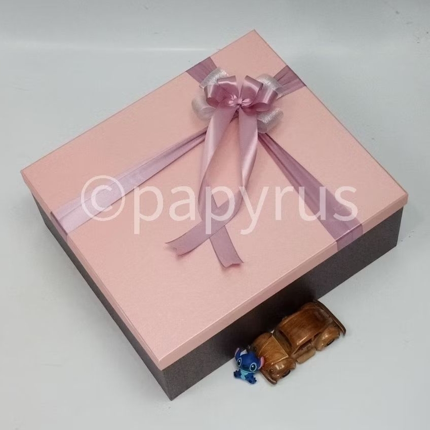 

PAPYRUS Kombinasi 35x40 Tinggi 15cm Kotak Kado Gift Box Hadiah V2