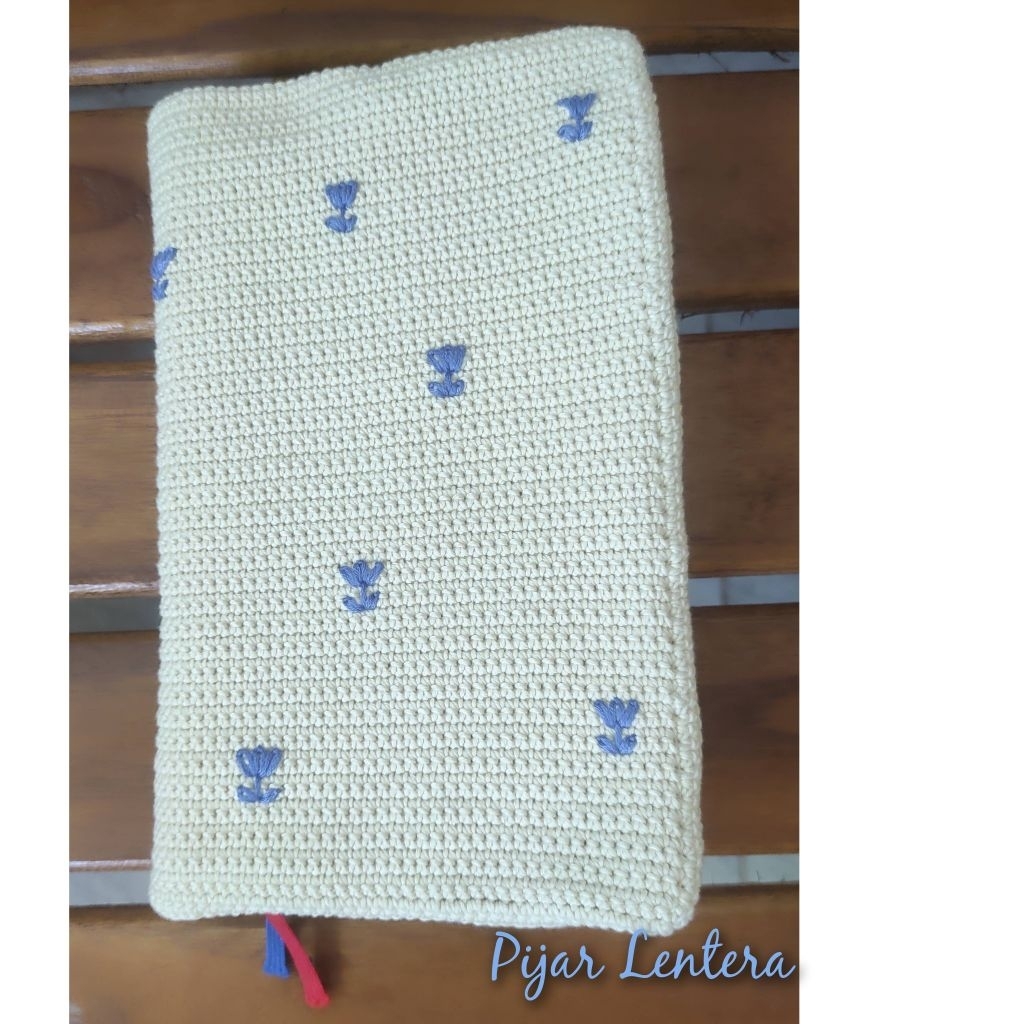 

Sampul Buku Rajut Sulam Aesthetic